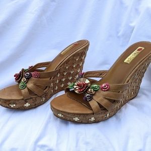 Two Lips detail wedges